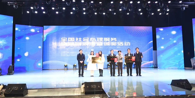 又是全国第一！！！我校学子在角逐中再夺桂冠！！！